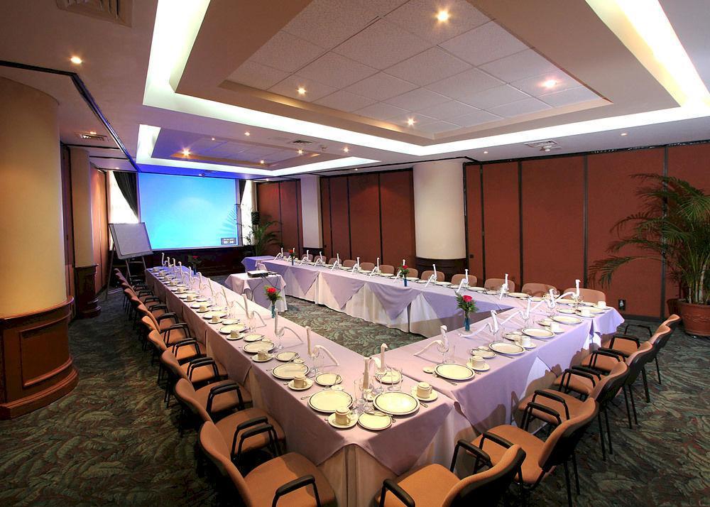 Hotel Dann Carlton Cali Restoran gambar